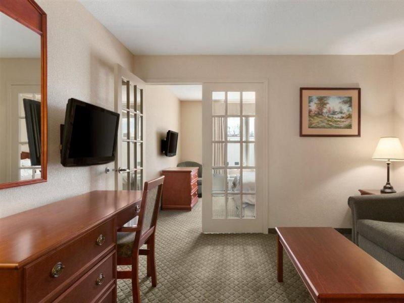 Days Inn & Suites By Wyndham Winkler Luaran gambar