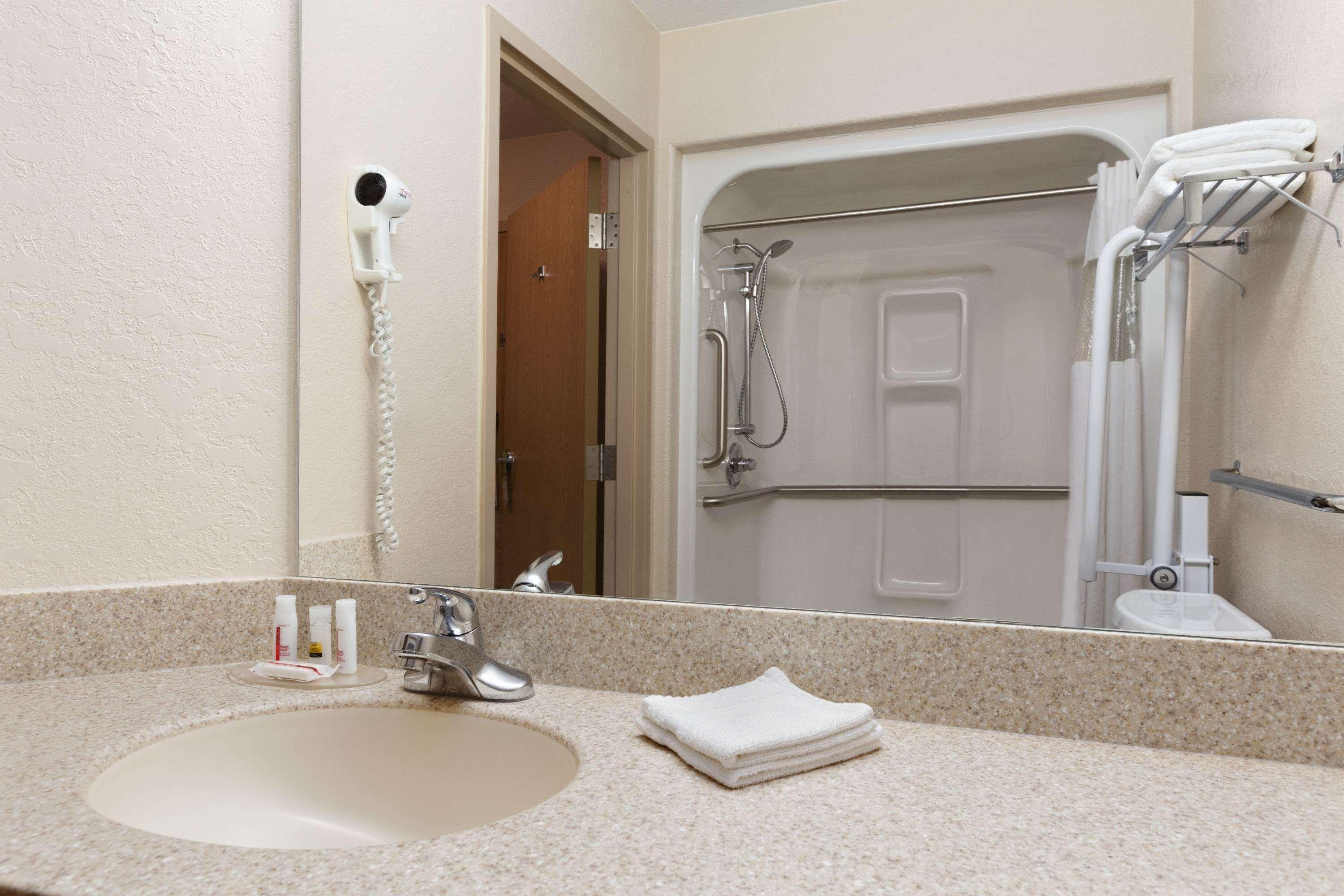 Days Inn & Suites By Wyndham Winkler Luaran gambar
