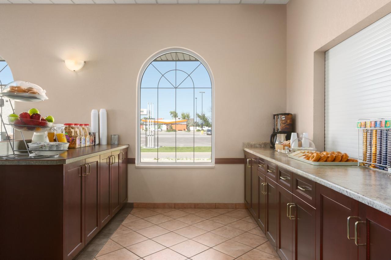 Days Inn & Suites By Wyndham Winkler Luaran gambar